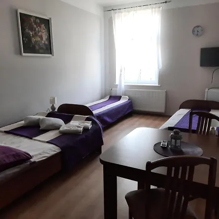 W Palacu Pod Czerwonym Bukiem U Stanickich *