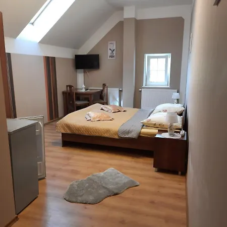 Hotel W Palacu Pod Czerwonym Bukiem U Stanickich *