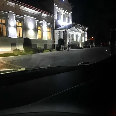 Hotel W Palacu Pod Czerwonym Bukiem U Stanickich