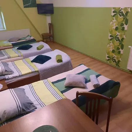 W Palacu Pod Czerwonym Bukiem U Stanickich Hotel *