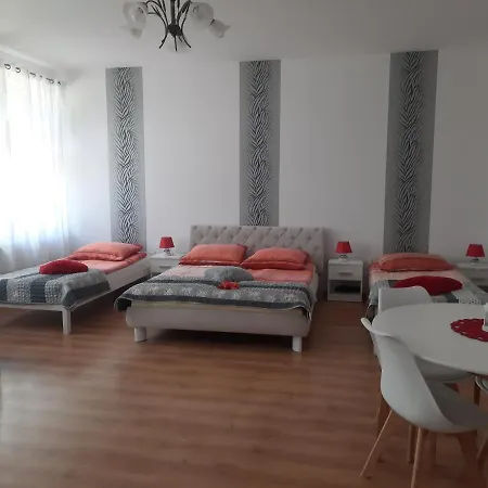 W Palacu Pod Czerwonym Bukiem U Stanickich *