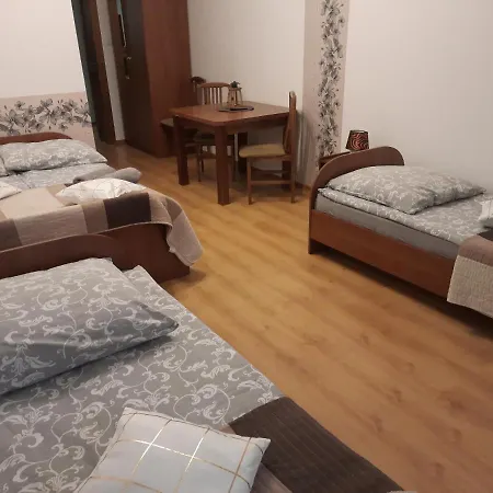 Hotel W Palacu Pod Czerwonym Bukiem U Stanickich *