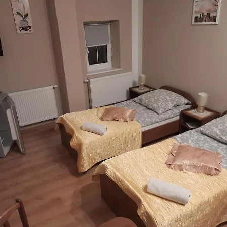 W Palacu Pod Czerwonym Bukiem U Stanickich *